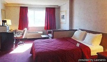 Hotel Comfort & Pittsburgh 2*